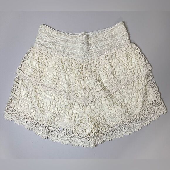 EUC Beautiful Blue Island Cream colored lace shorts. - Picture 2 of 2